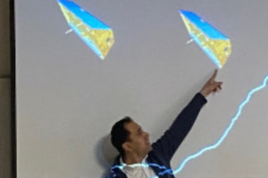 Presenting a seminar on Remote Sensing Applications in Engineering in AUIS
